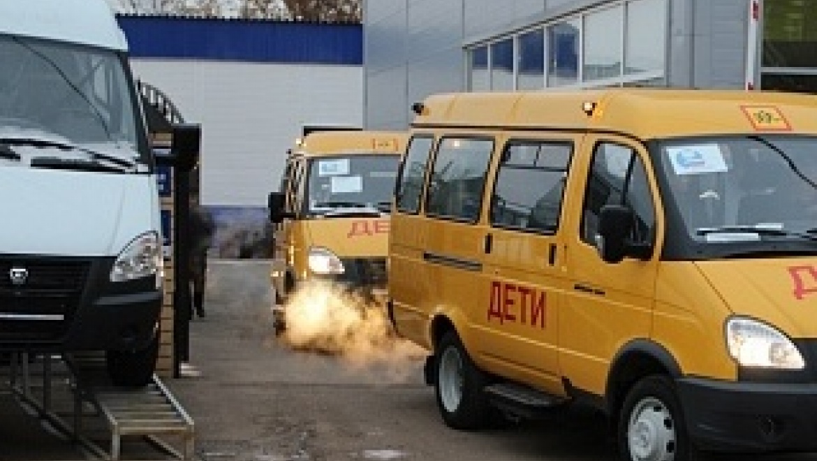 В образовательные организации Оренбуржья передали 12 школьных автобусов