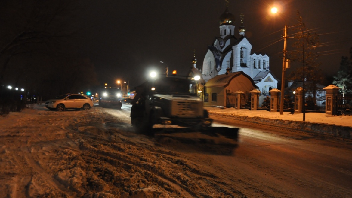 Ночью на уборку улиц вышли 65 единиц техники