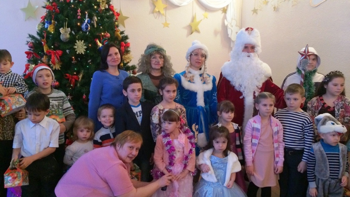 Дети из малообеспеченных семей побывали на праздничной елке