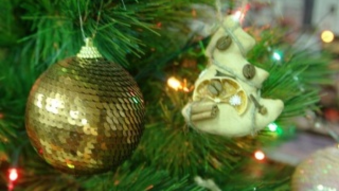 История елочных игрушек на выставке «Ёлкины игрушки от пола до макушки»