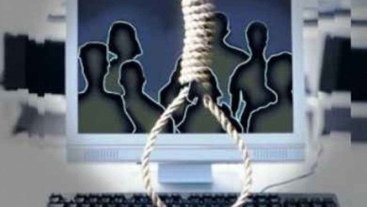 На телефоны доверия поступают звонки по поводу групп смерти