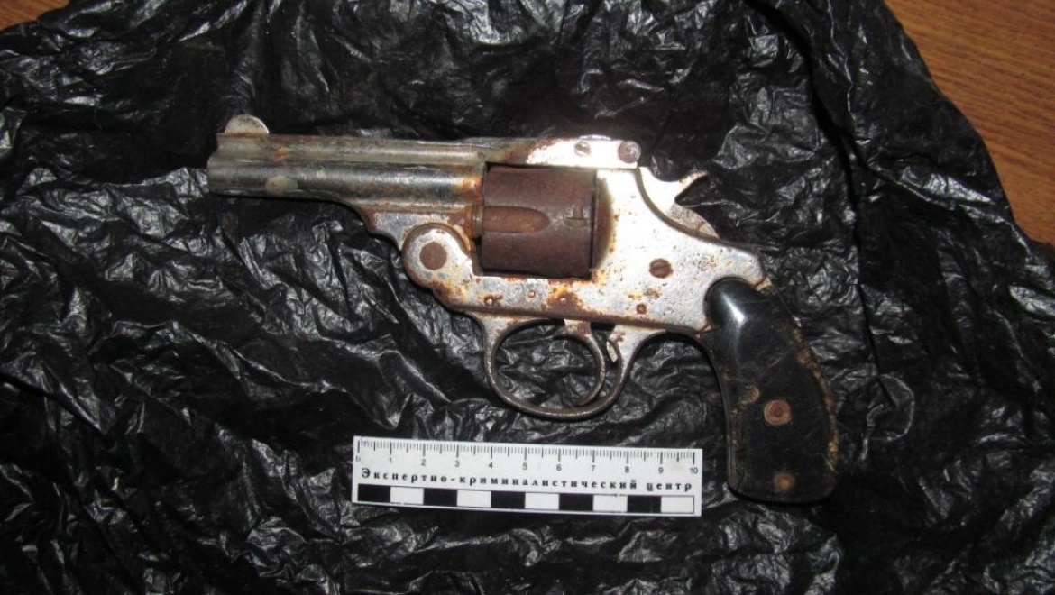 Хранил дома револьвер на всякий случай