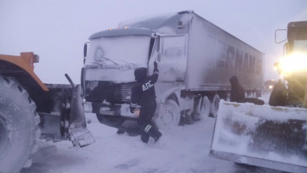 Суровая трасса Оренбург-Орск застала водителей врасплох