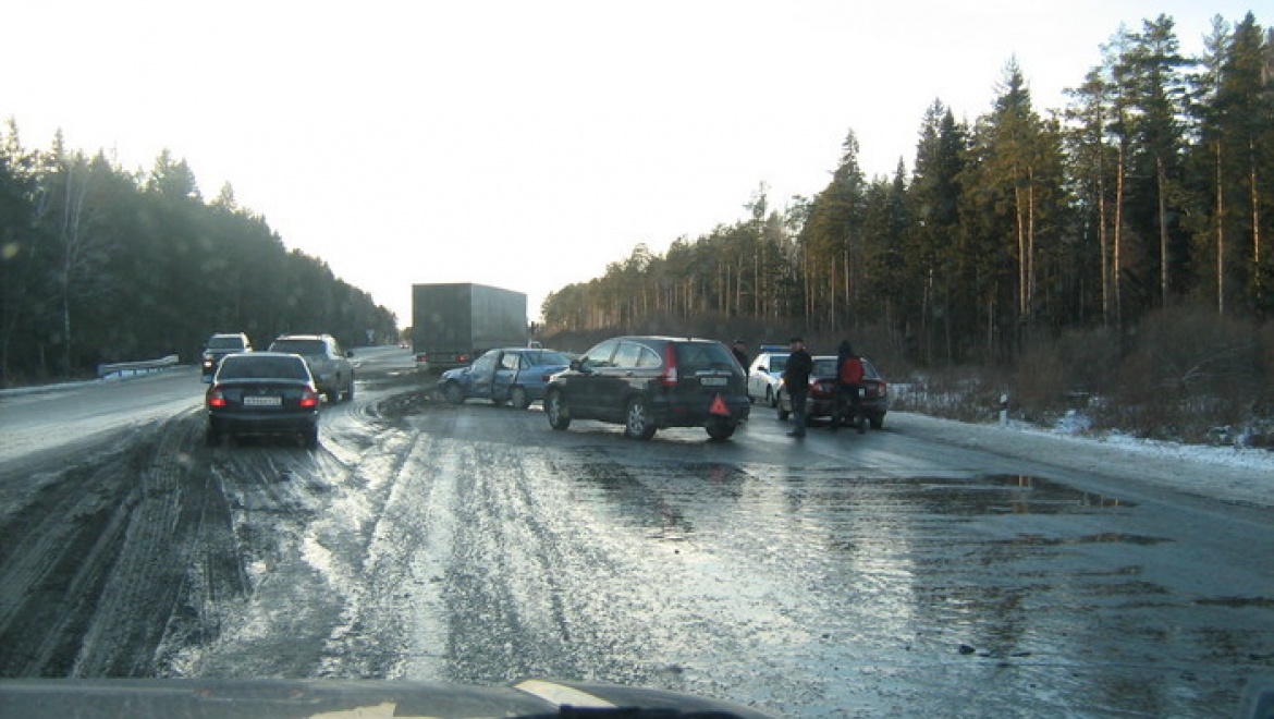 На дорогах сохраняется сложная дорожная обстановка