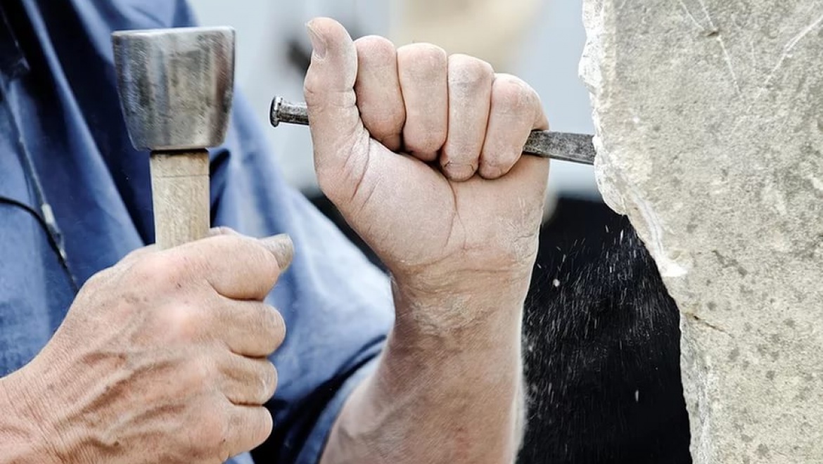 Несовершеннолетние обокрали скульптора