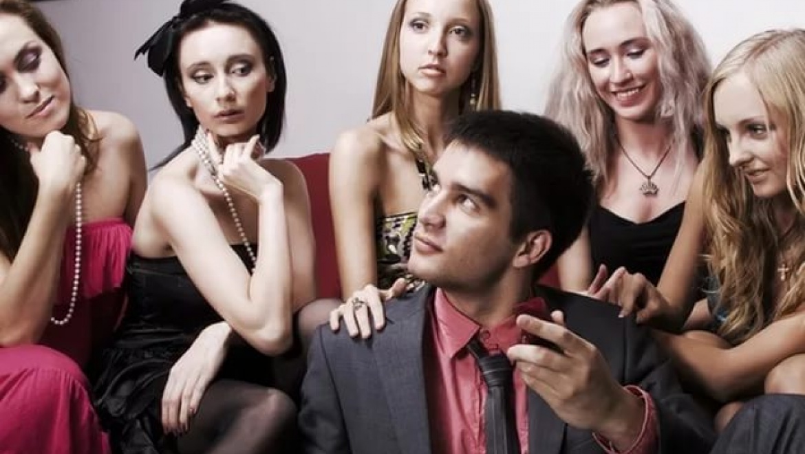 Потому что на 10 девчонок по статистике 9 ребят