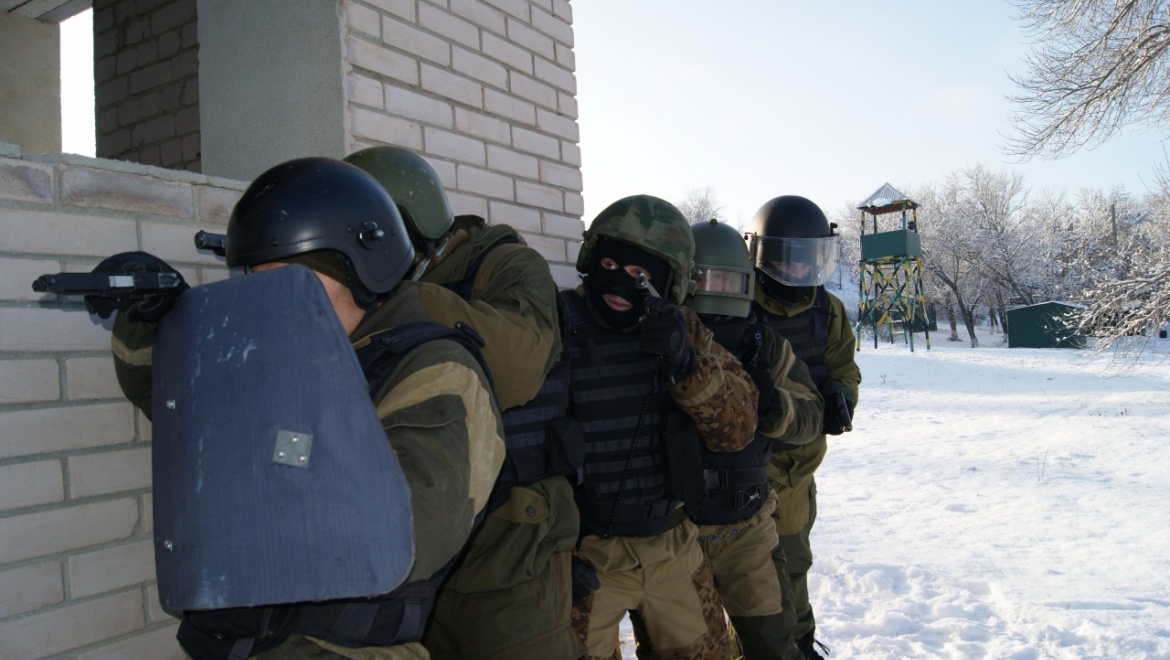 Сотрудники СОБР отмечают День рождения