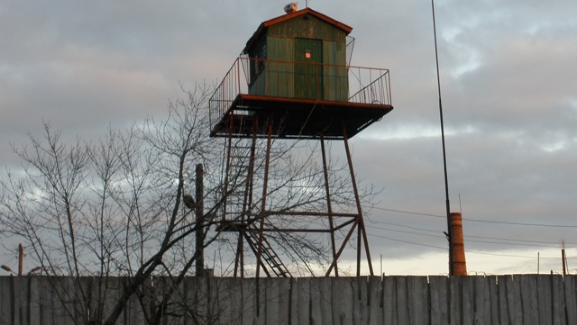 Руководство колонии получило реальные сроки за самоуправство и взятки