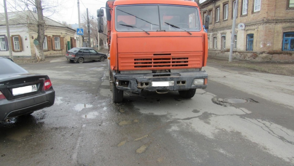 ДТП на Чичерина: «Дэу Нексия» не уступил дорогу "Камазу"