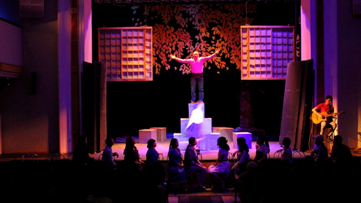 Актюбинский драматический театр представил оренбуржцам «Песнь о любви»