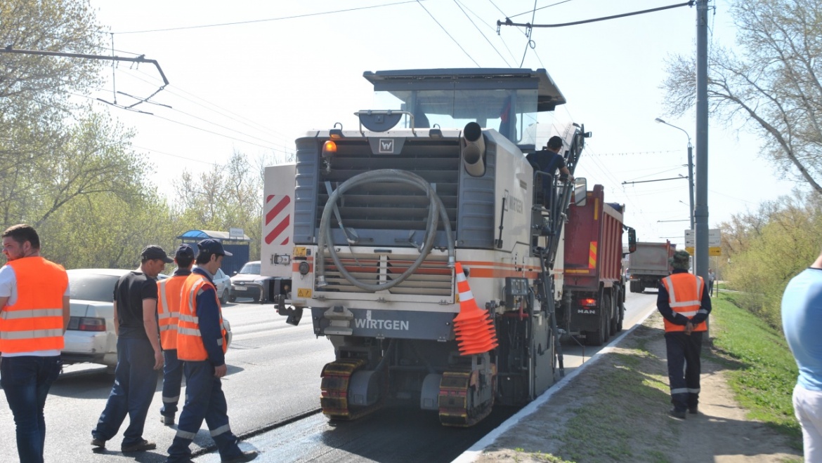 Начался ремонт дороги на Донгузской