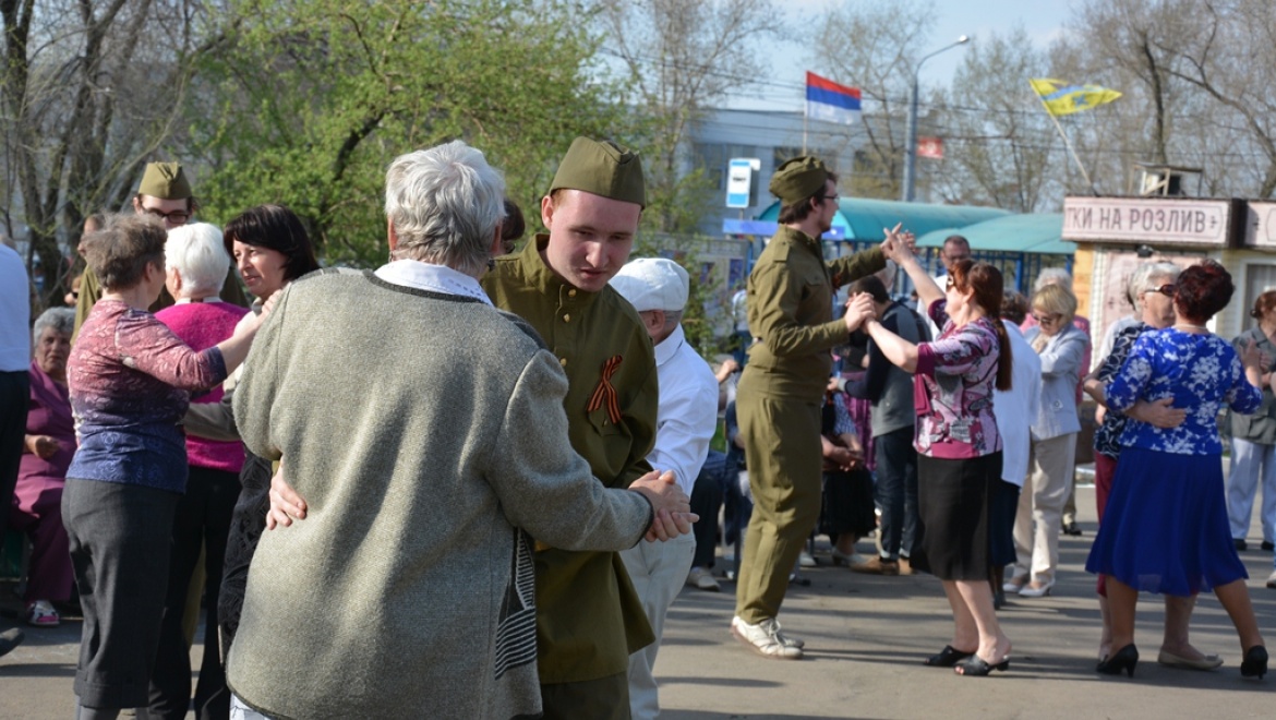 Вечер встреч и воспоминаний прошел в парке имени Леонида Алексеевича Гуськова