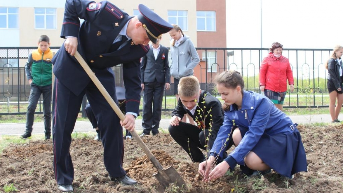 В Оренбурге заложили аллею памяти в честь погибшего сотрудника