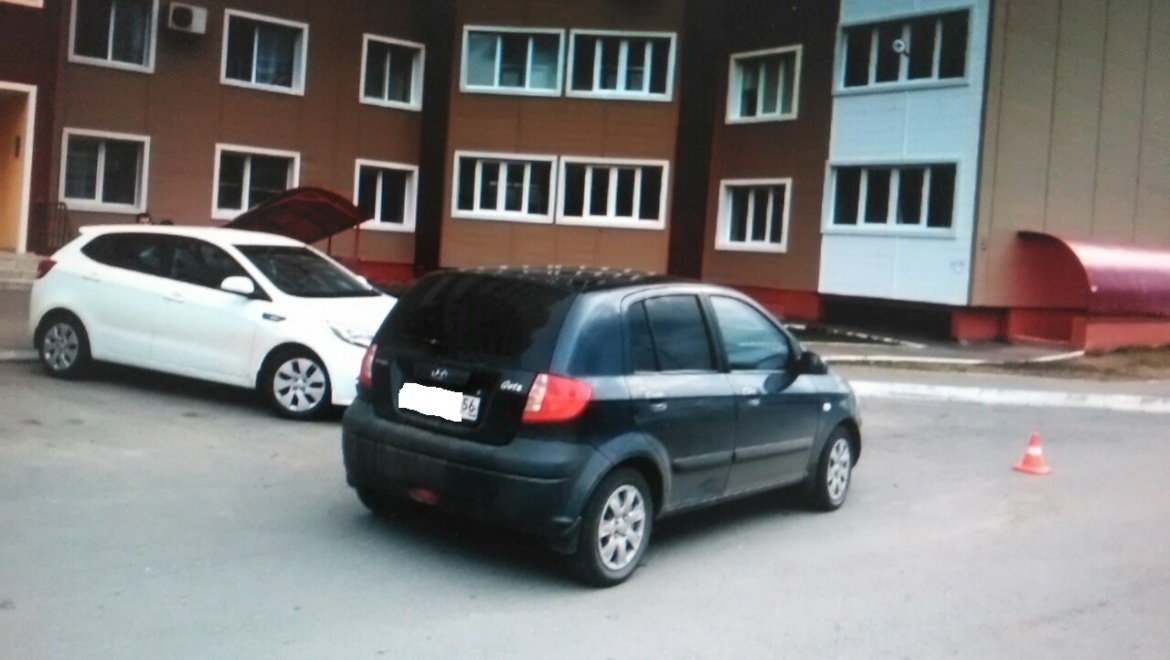 Водитель иномарки сбил девочку во дворе дома