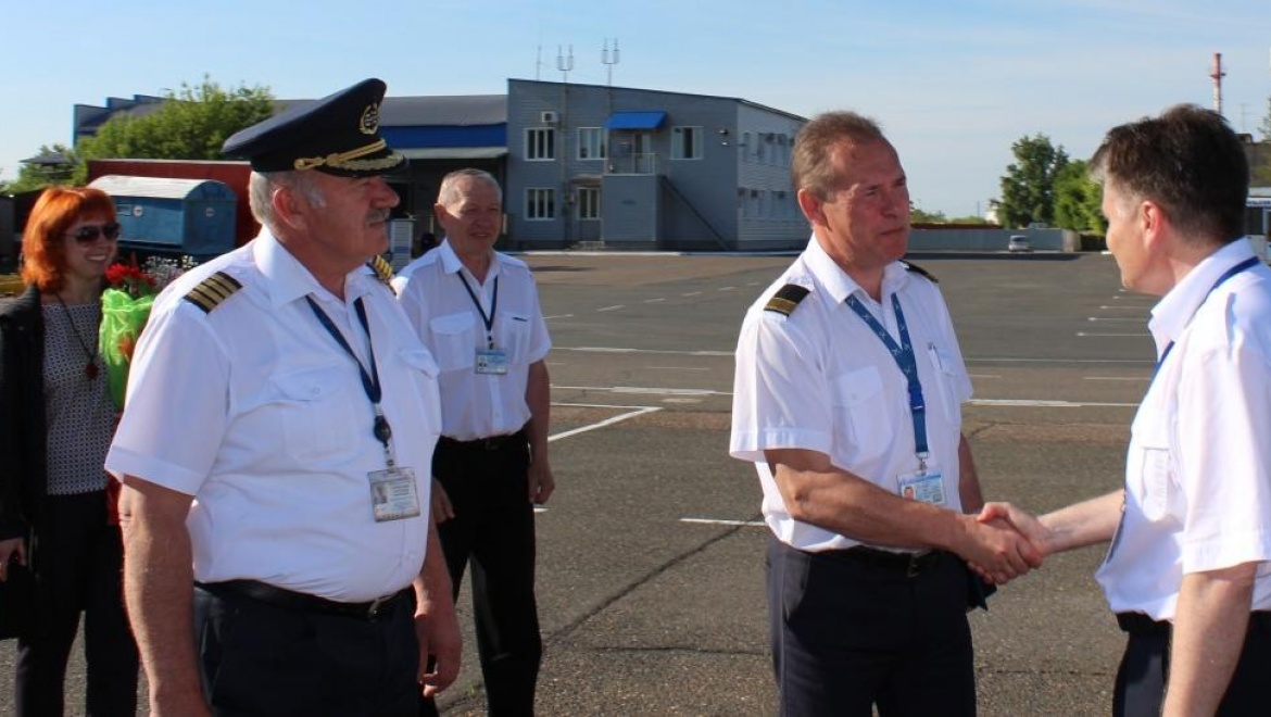 В оренбургском авиапредприятии встретили командира Ан-2