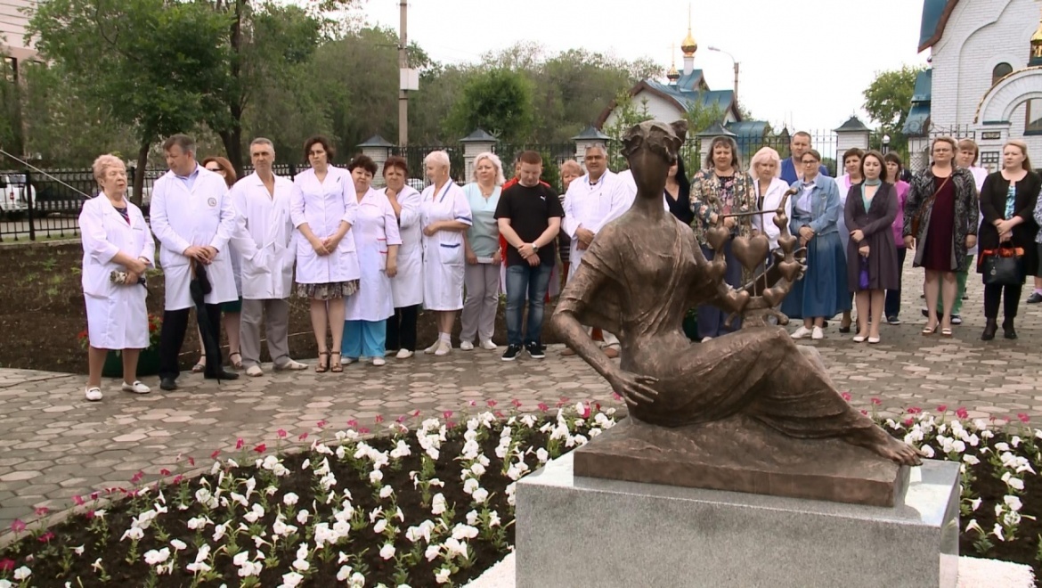 В Оренбрге установили статую «Милосердия» Зураба Церетели
