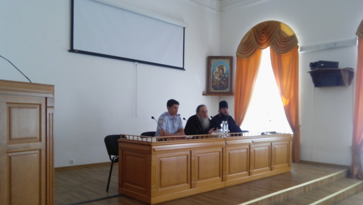 Взаимодействие сотрудников полиции с представителями духовенства