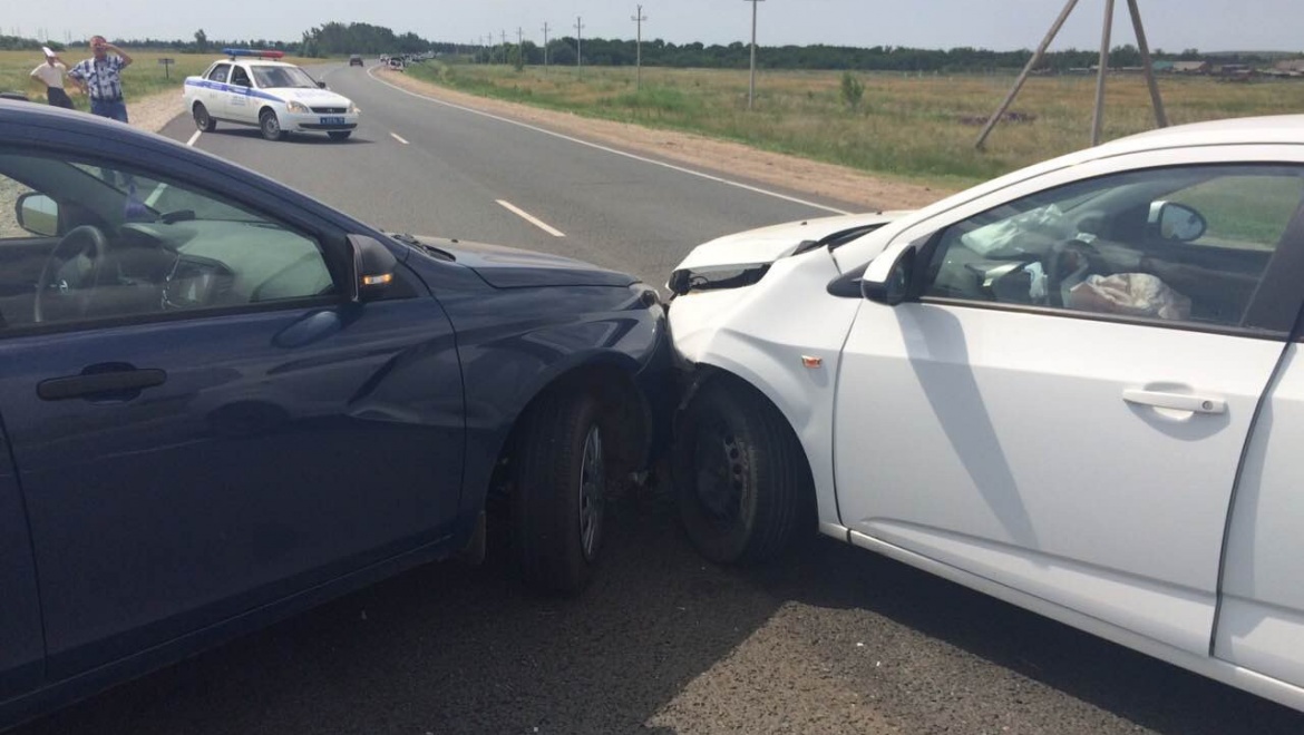 Под Соль-Илецком сразу две автоледи стали участниками ДТП