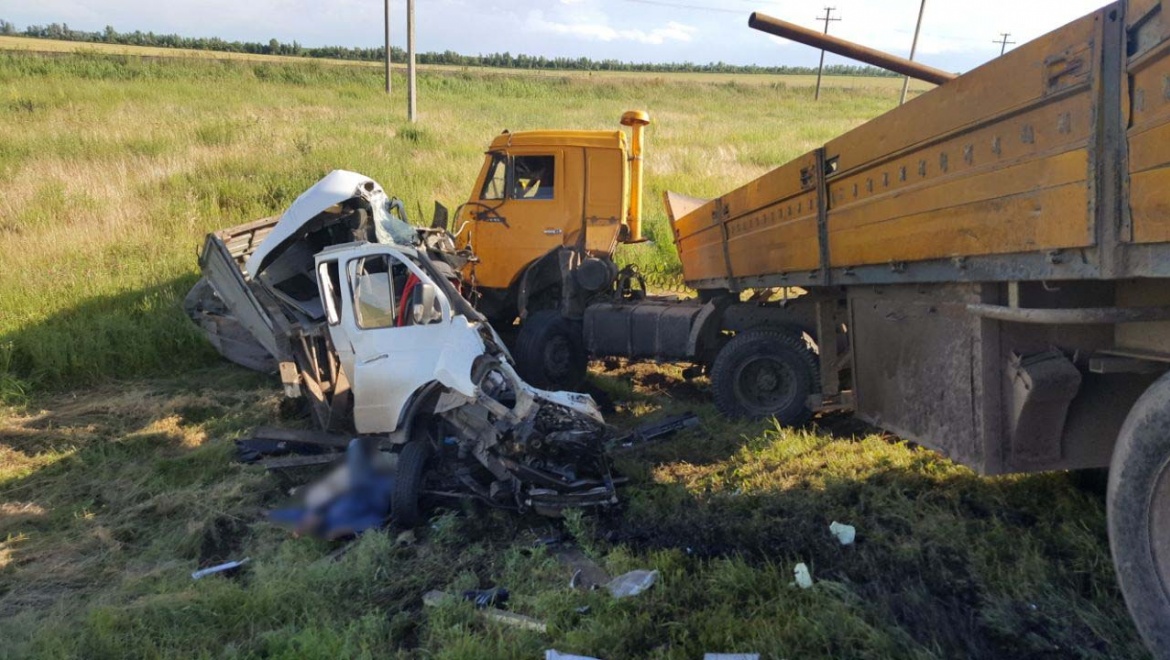 Лобовое столкновение на трассе Оренбург - Уфа