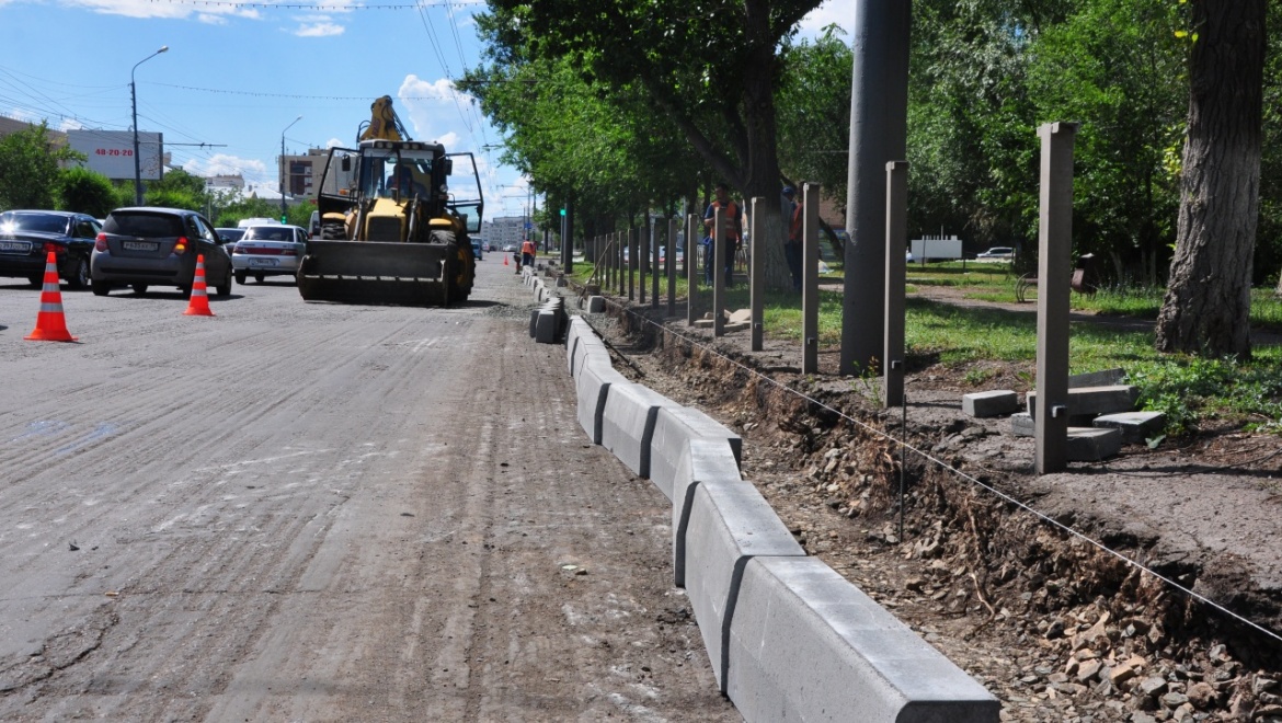 В Оренбурге продолжаются дорожные работы