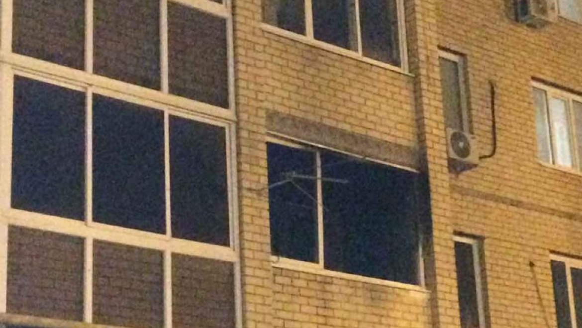 На ул. Диагностики сгорела квартира, жители эвакуированы