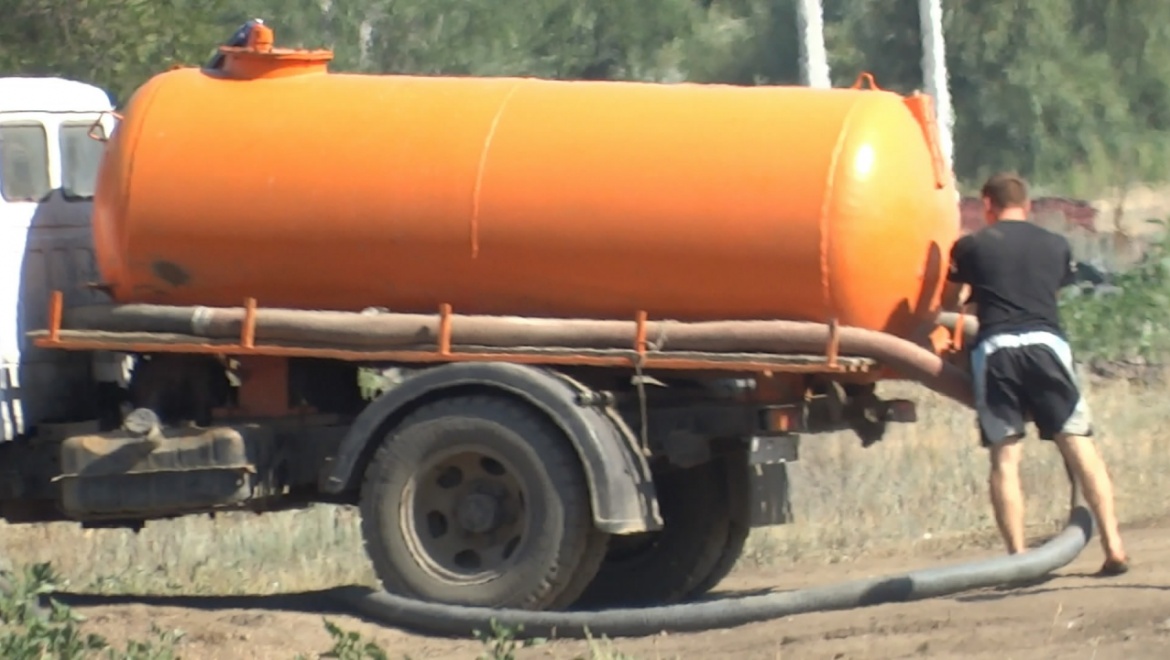 Ассенизаторы заливают Орск стоками