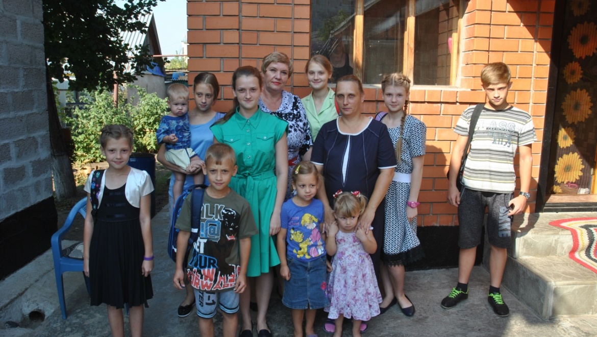 В Оренбурге продолжается акция «Соберем ребенка в школу»