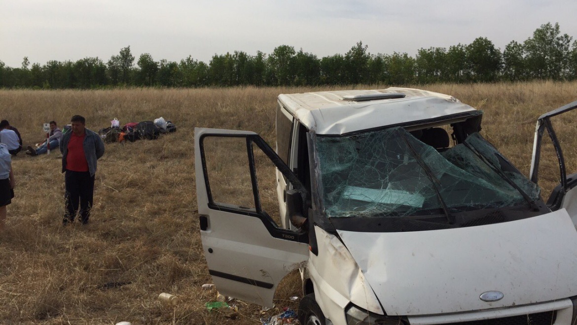 На трассе перевернулся автобус с пассажирами