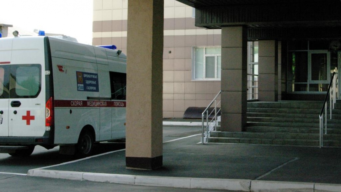 Пенсионерка выпала из окна во время мытья окон