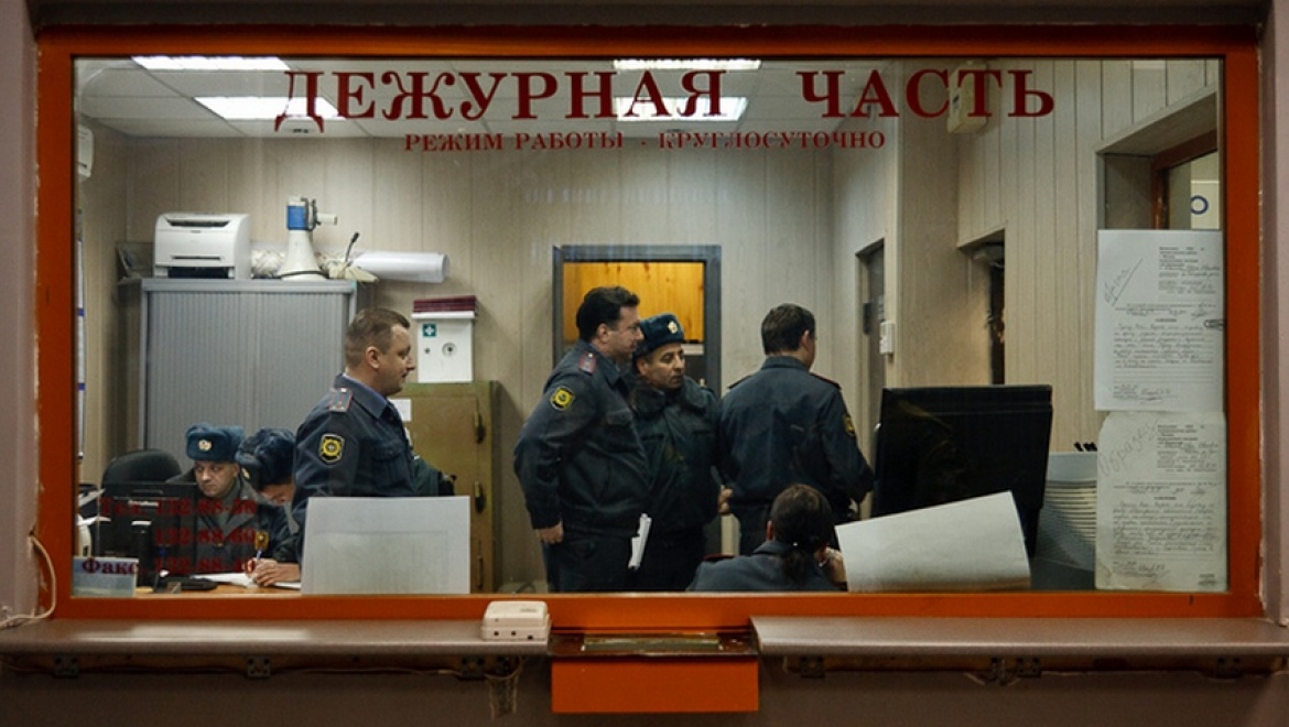 Прохожий снял с пьяного мужчины золотое кольцо