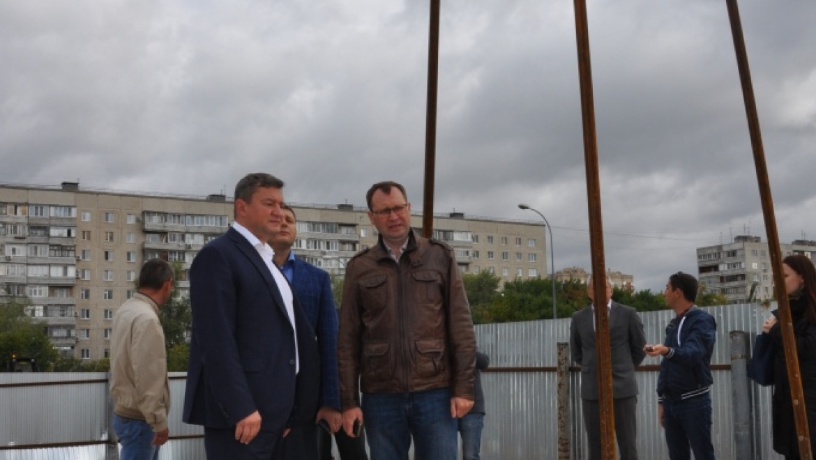 В Оренбурге продолжаются работы по установке памятника Герою России Александру Прохоренко