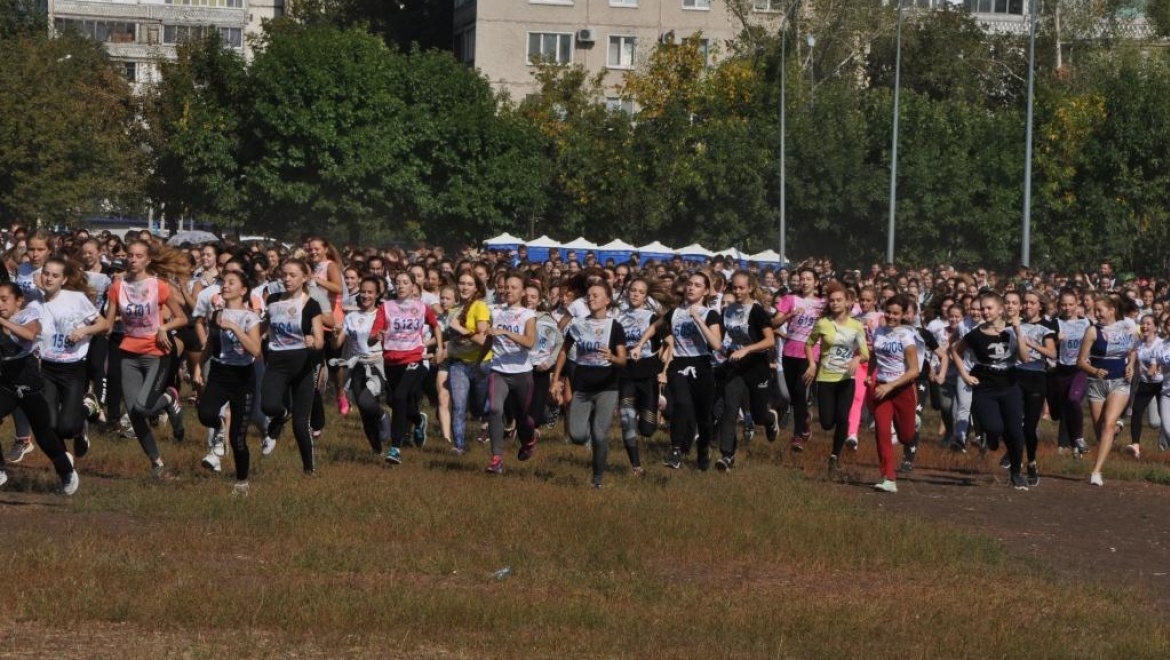 Более 9 650 оренбуржцев приняли участие во Всероссийском дне бега «Кросс нации - 2017»