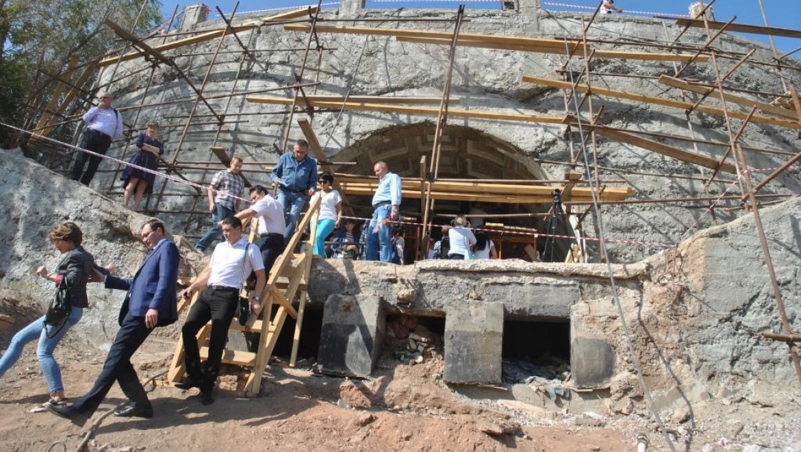 Журналистам показали как идет реконструкция спуска к Уралу