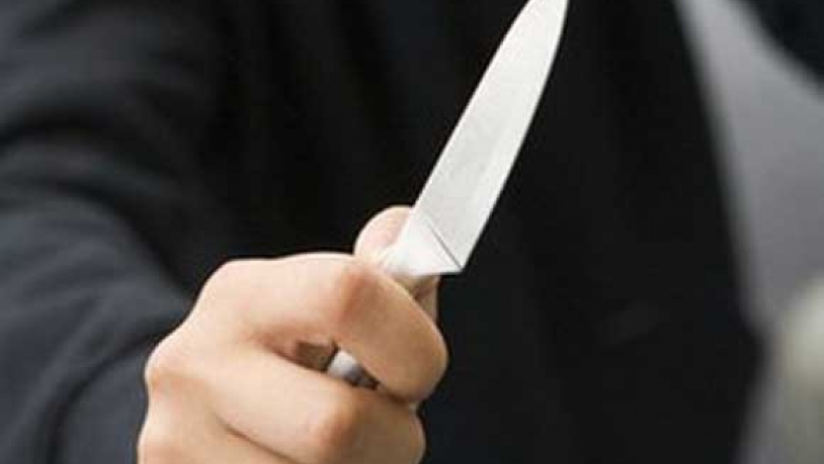 Мужчина с кухонным ножом напал на магазин