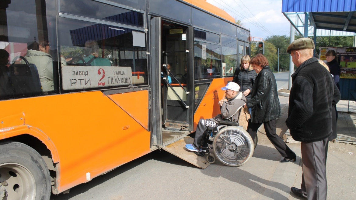 Для маломобильных оренбуржцев остаются недоступными соцобъекты и транспорт