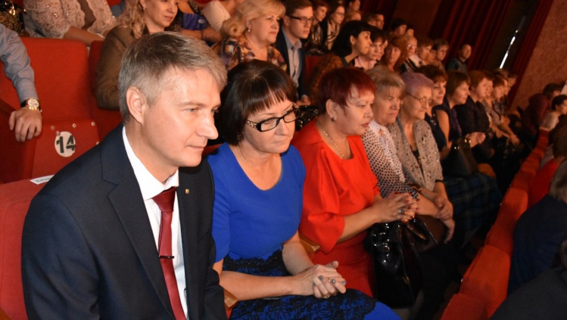 В Оренбурге чествуют педагогов