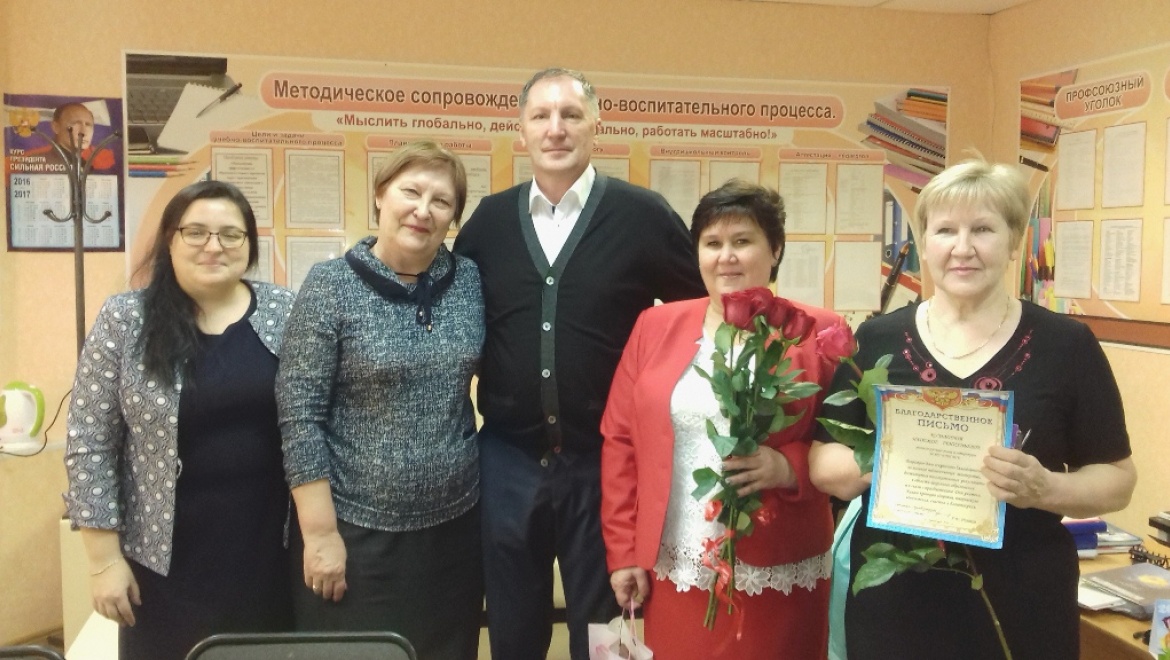 Городские депутаты поздравили учителей