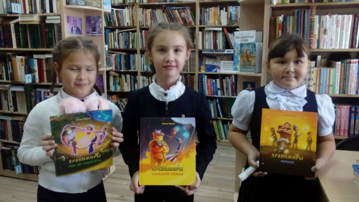 Детский писатель Елена Журек подарила библиотеке свои книги