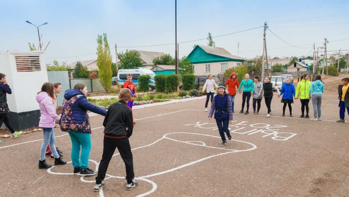 «Газпромнефть-Оренбург» провел заключительные турниры «Спорт во дворе» в Переволоцком