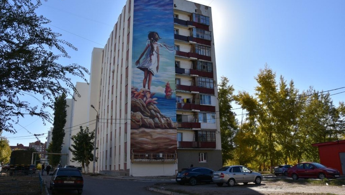 Граффити украсят дом на улице Салмышской и ограждение на площади Ленина
