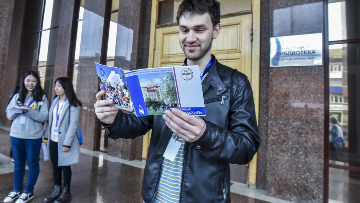 В Оренбург прибыли участники XIX Всемирного фестиваля молодежи и студентов в Сочи