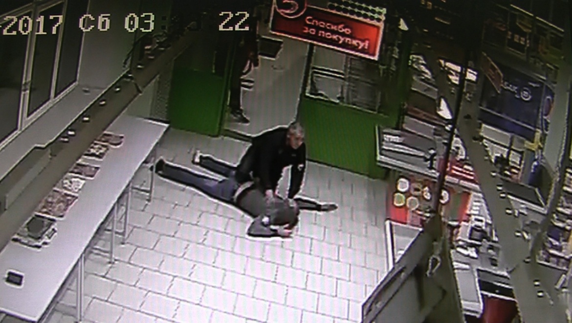 Сотрудники супермаркета самостоятельно задержали воришку