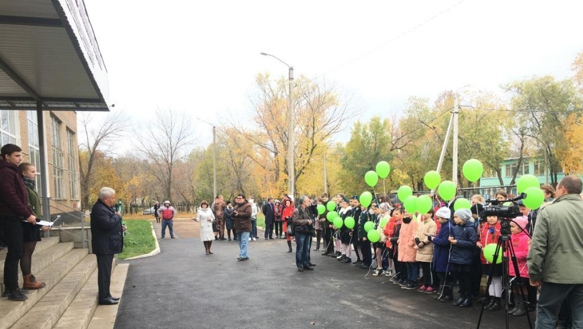 На территории школы № 67 разбили парк