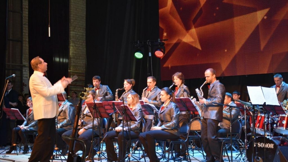 Сотни оренбуржцев пришли на джаз-фестиваль