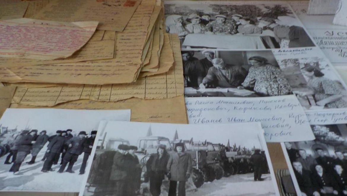 В сельской библиотеке открылась мини-музейная экспозиция "Село и люди"