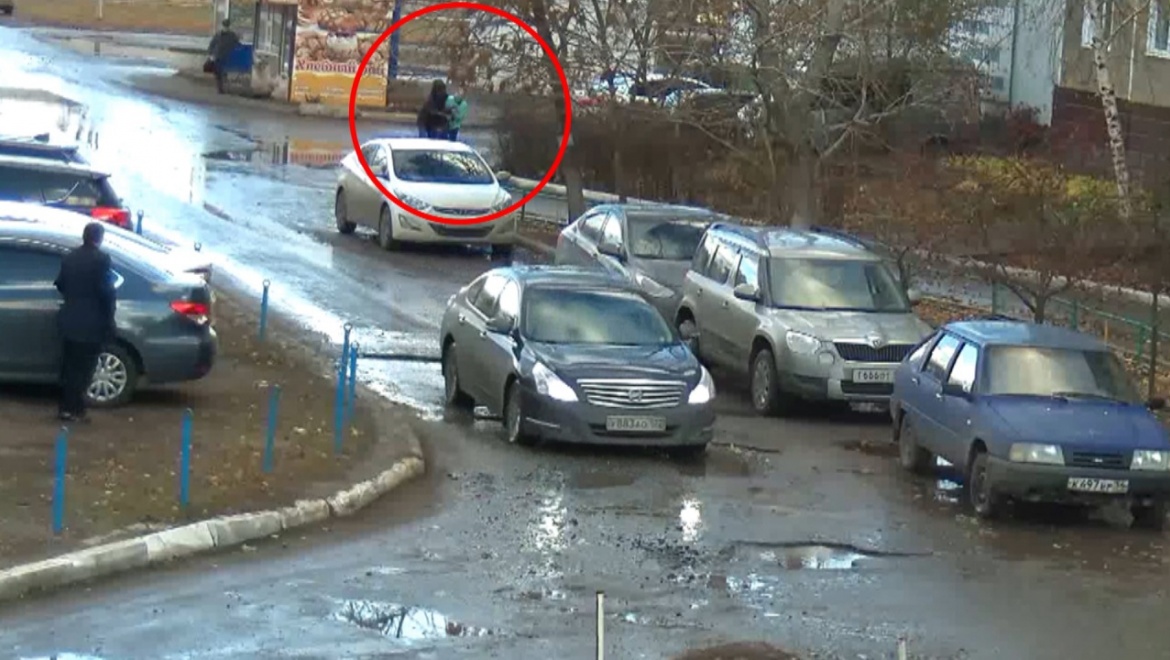 Средь белого дня на ул Терешковой на женщину напал грабитель