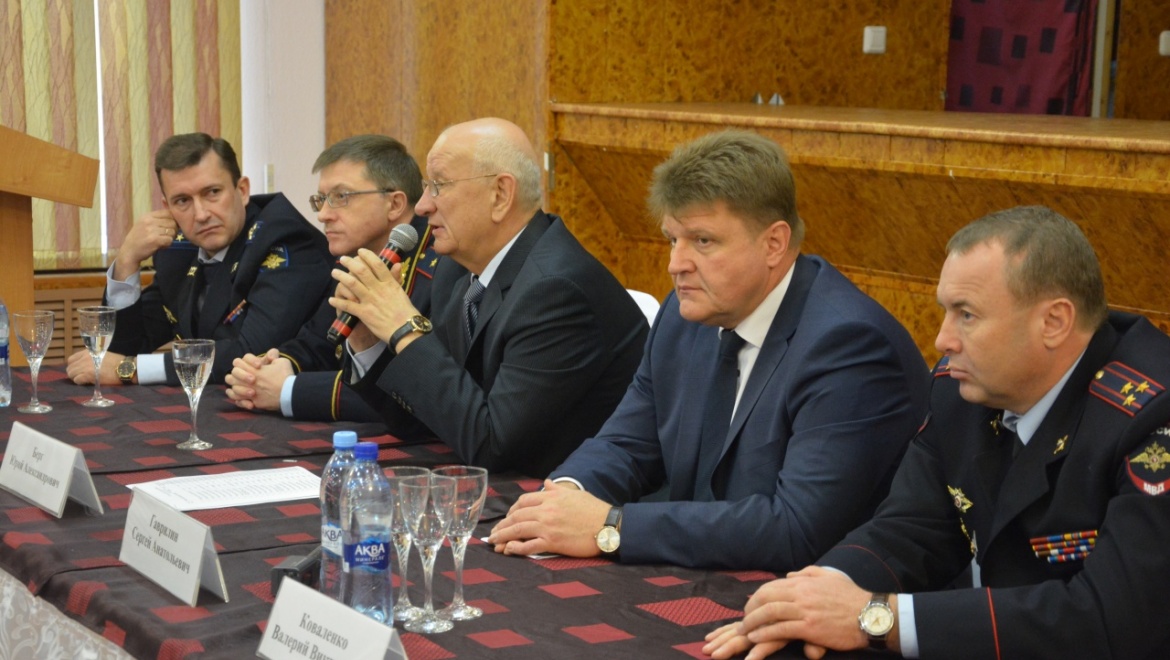 Руководители региона встретились с членами семей сотрудников, погибших при исполнении служебного долга