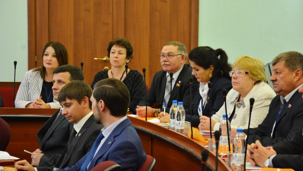 В Школе депутата прошло первое занятие