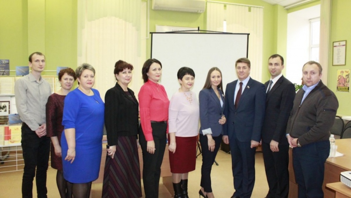 Андрей Шевченко передал в архив личные документы