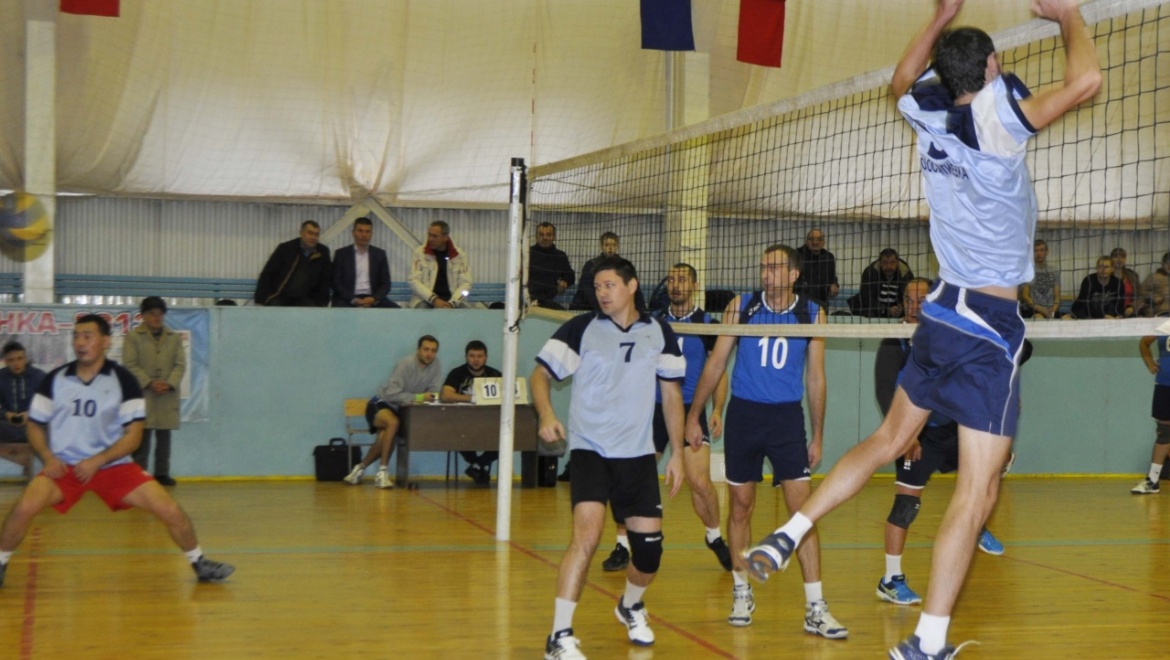 В Новосергиевке состоялся турнир по волейболу